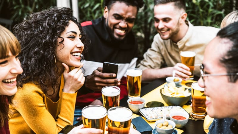 Friends enjoying drinks near Wolf Ridge in Stayton, Oregon