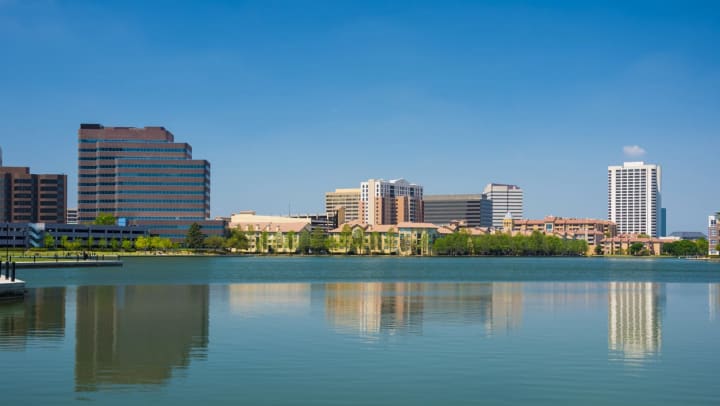 Skyline of Irving with a lake