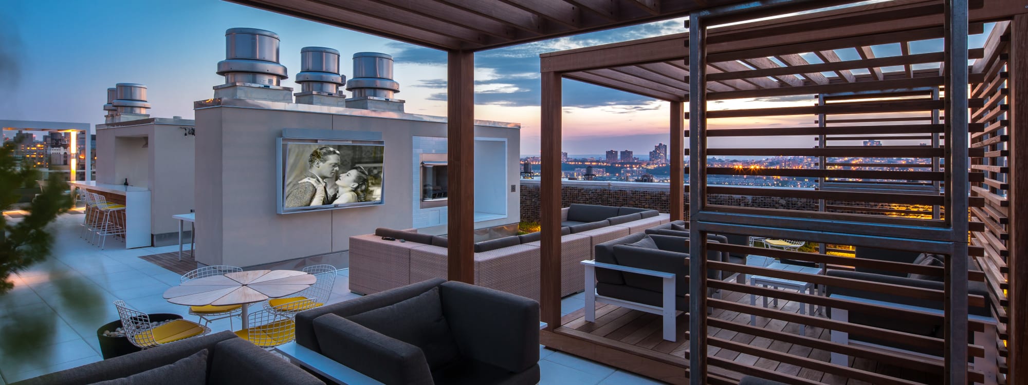 Amenities at The Larstrand in New York, New York