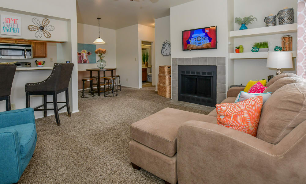 Spacious living room at Sheridan Pond in Tulsa, Oklahoma
