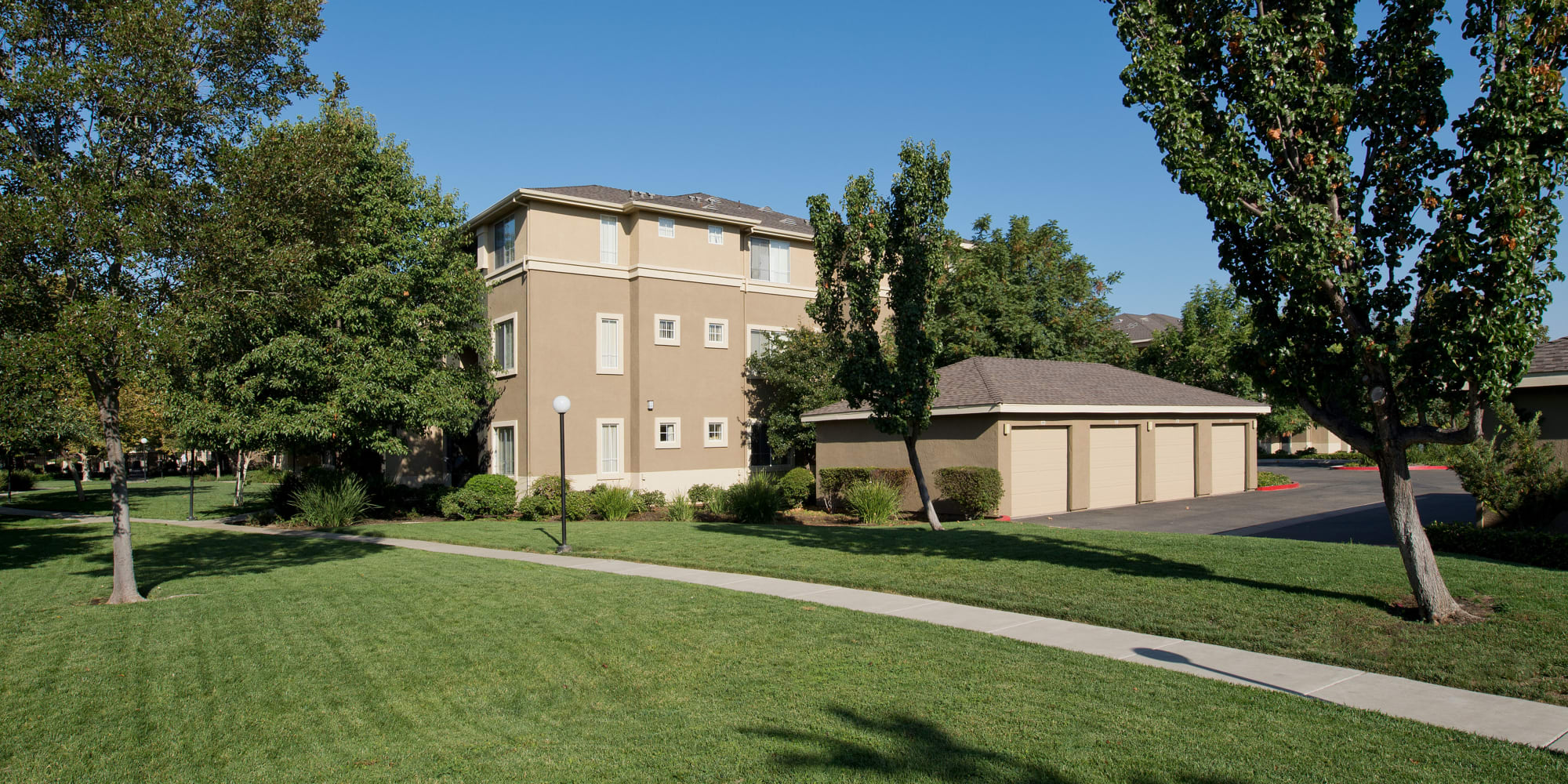 Antioch, California, apartments at Cross Pointe Apartment Homes