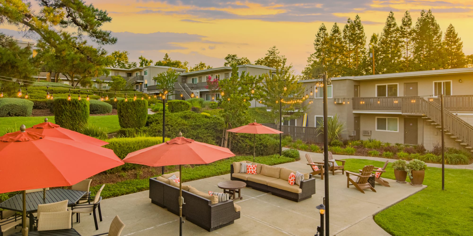 Outdoor landscape and lounge area at Pleasanton Heights in Pleasanton, California