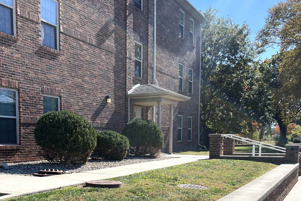 A beautiful exterior view of the apartment building at Wexford on the Park Apartments in Indianapolis, Indiana