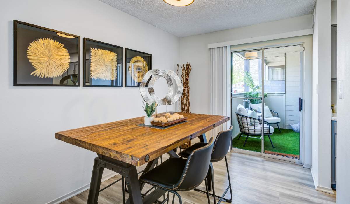 dining room at Belmont Estates in Arlington, Texas