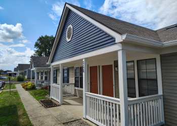 Exterior of the building at Oak Run Apartments in Columbus, Ohio