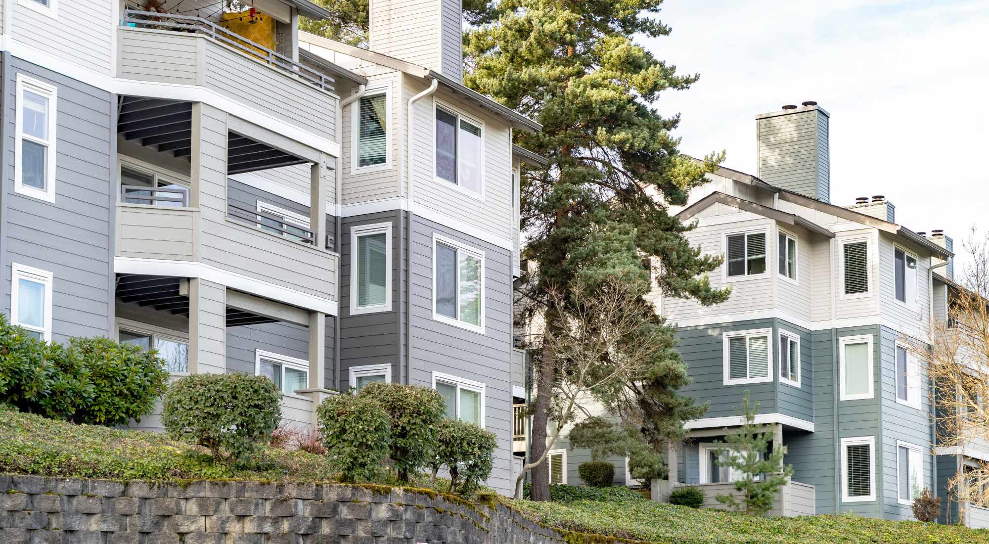 Building exterior at Skyline at Murrayhill in Beaverton, Oregon