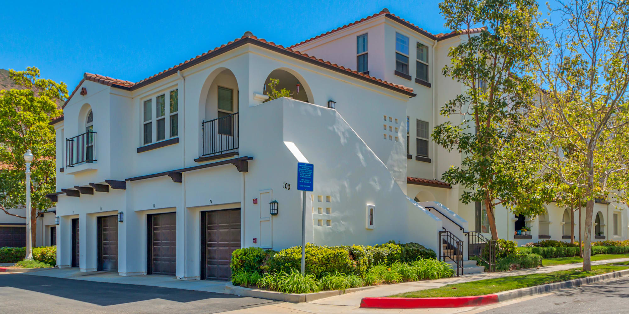 Private garages available at Mission Hills in Camarillo, California