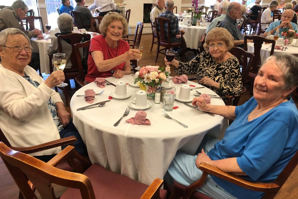 A group of residents enjoying a meal together at Lodi Commons Senior Living in Lodi, California