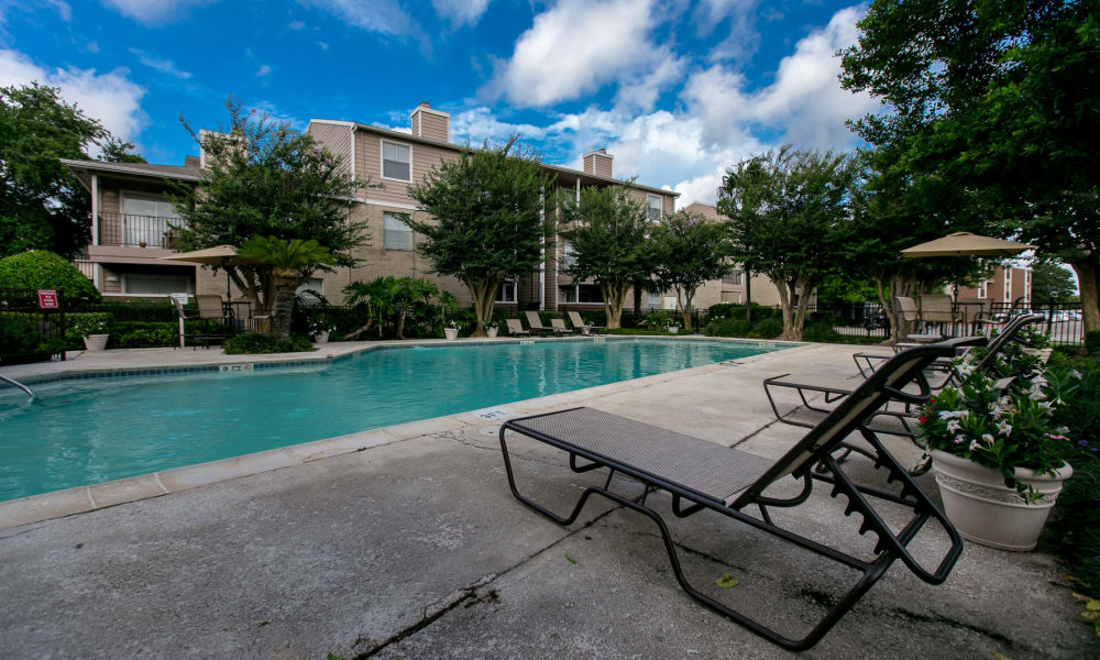 Poolside seating at Walnut Ridge Apartments in Corpus Christi, Texas