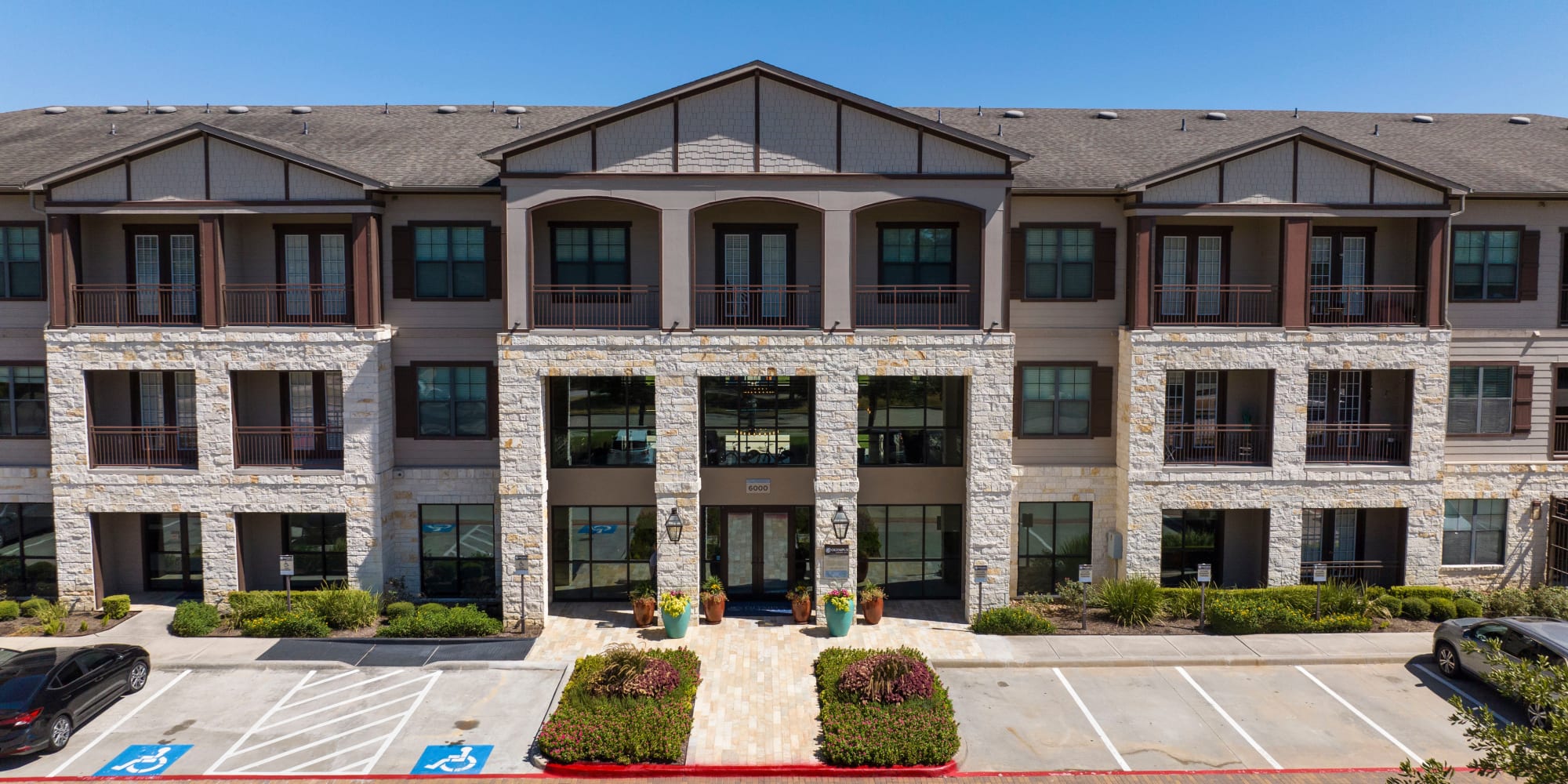 Exterior of apartments at Olympus Auburn Lakes in Spring, Texas