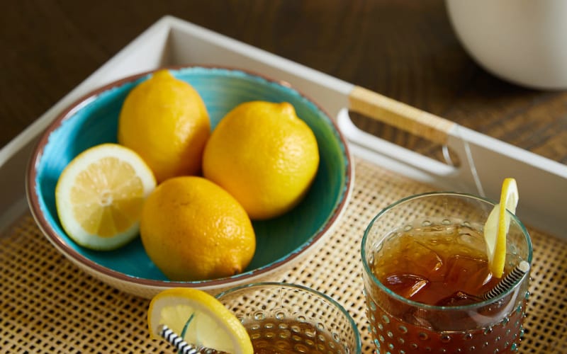 Glasses of iced tea and a bowl of lemons on a tray at Amira Choice Plymouth in Plymouth, Minnesota