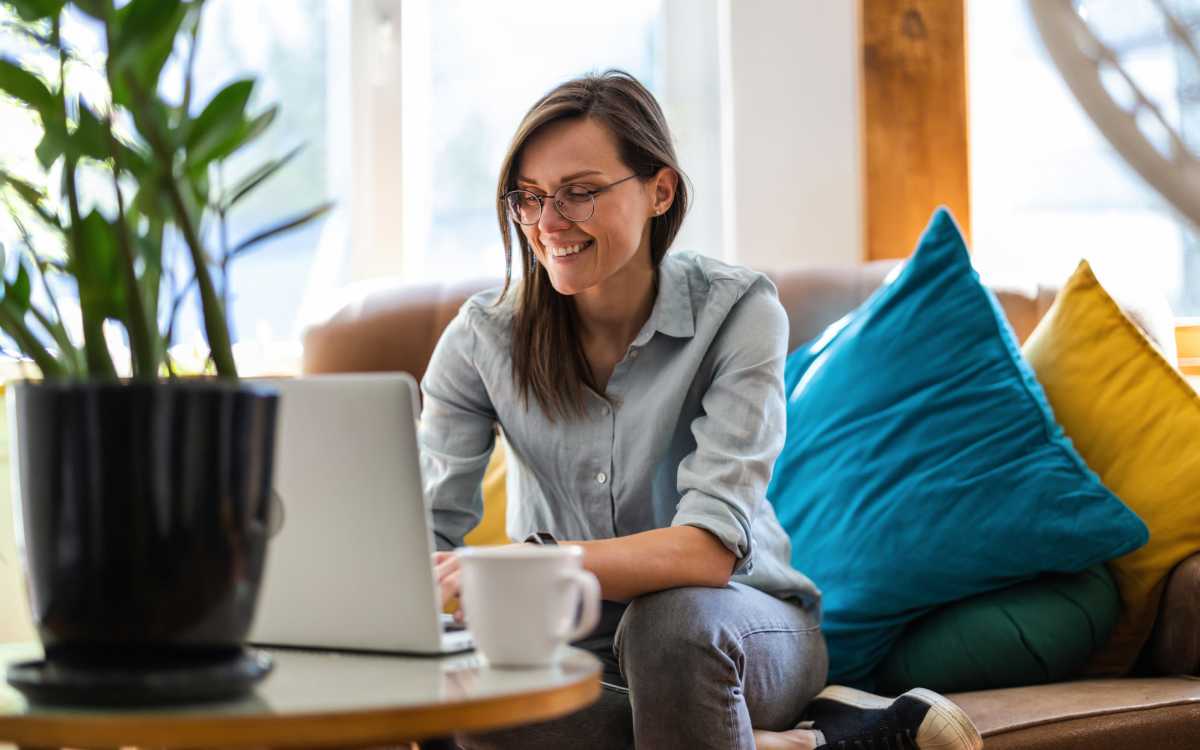 Resident on her laptop at The Rosewood Apartments in Vancouver, Washington