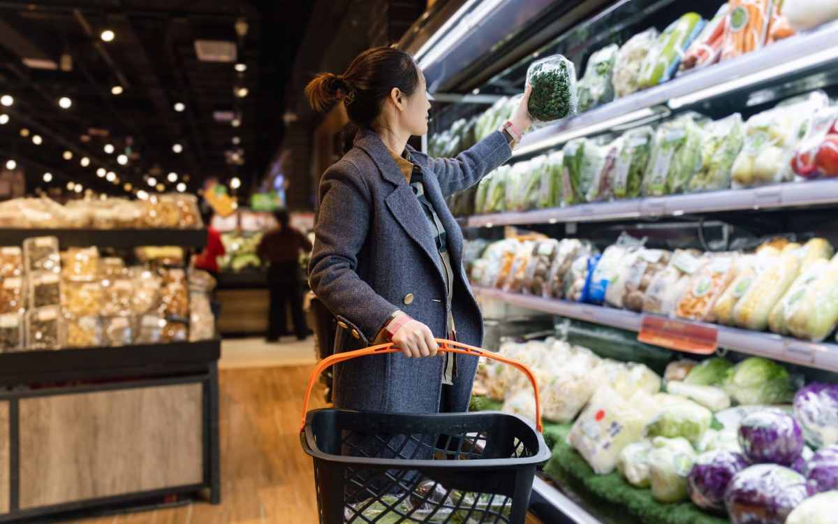 Resident grocery shopping near The Glen at Kensington in Kensington, Maryland