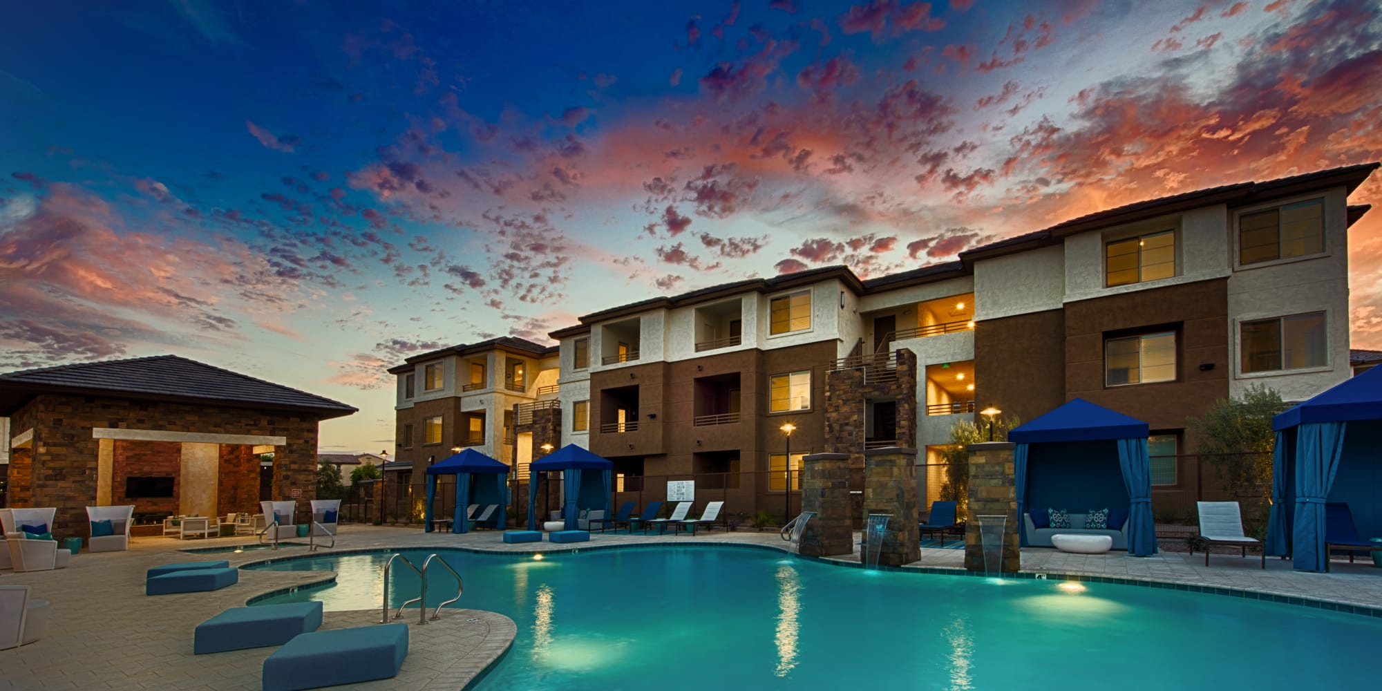 Apartments at Ocio Plaza Del Rio in Peoria, Arizona