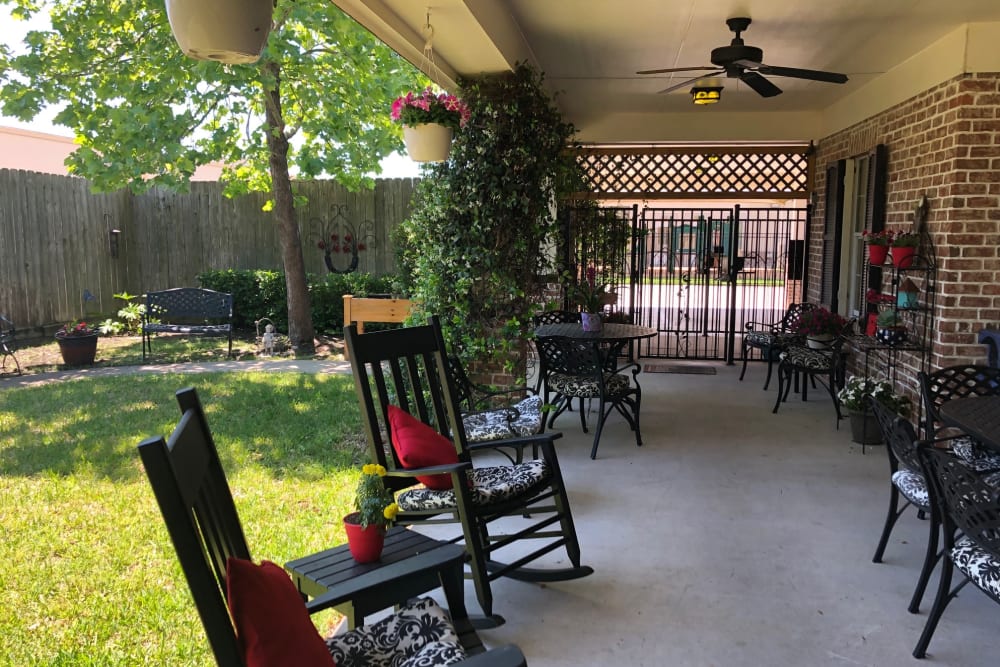 Covered patio seating at Autumn Grove Cottage at Champions in Spring, Texas | Retirement Center Management | RCM