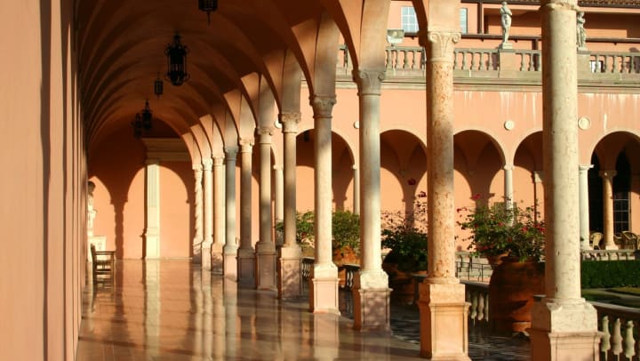 Ringling Museum of Art building with many columns and arches | cultural centers in Sarasota