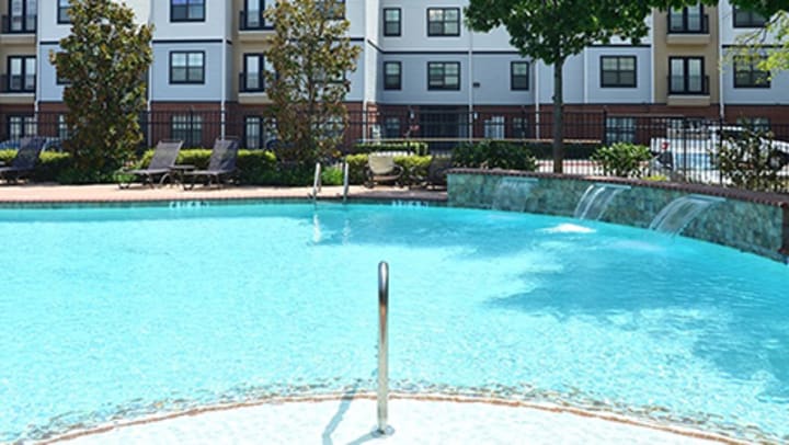Swimming pool at Midtown 905