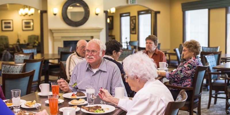 Residents dining at The Pointe at Summit Hills in Bakersfield, California