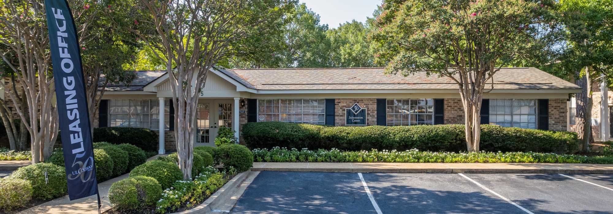 Leasing office at Colonial Plaza Apartments in Shreveport, Louisiana