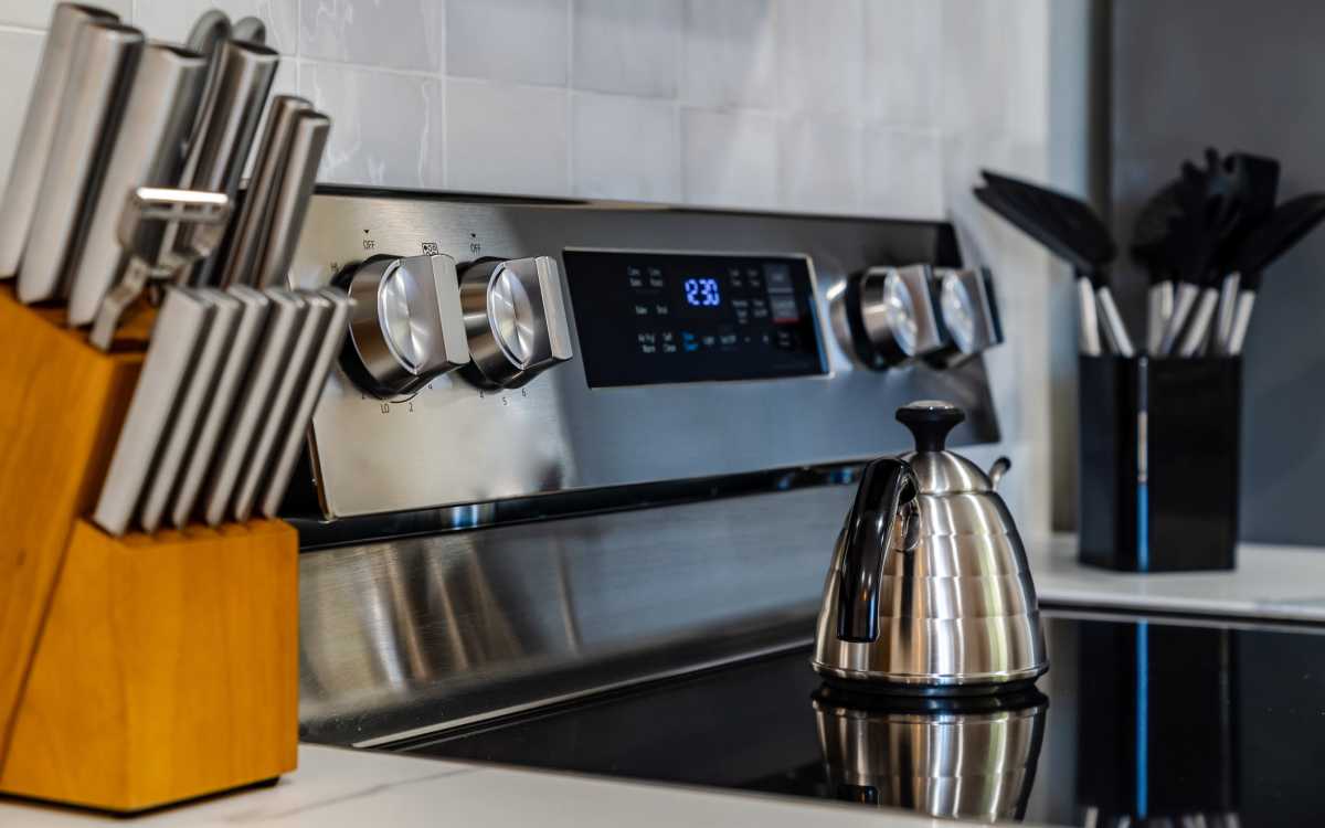 Fully-Equipped Kitchen with Modern Appliances at Redland Crossings in Naranja, Florida