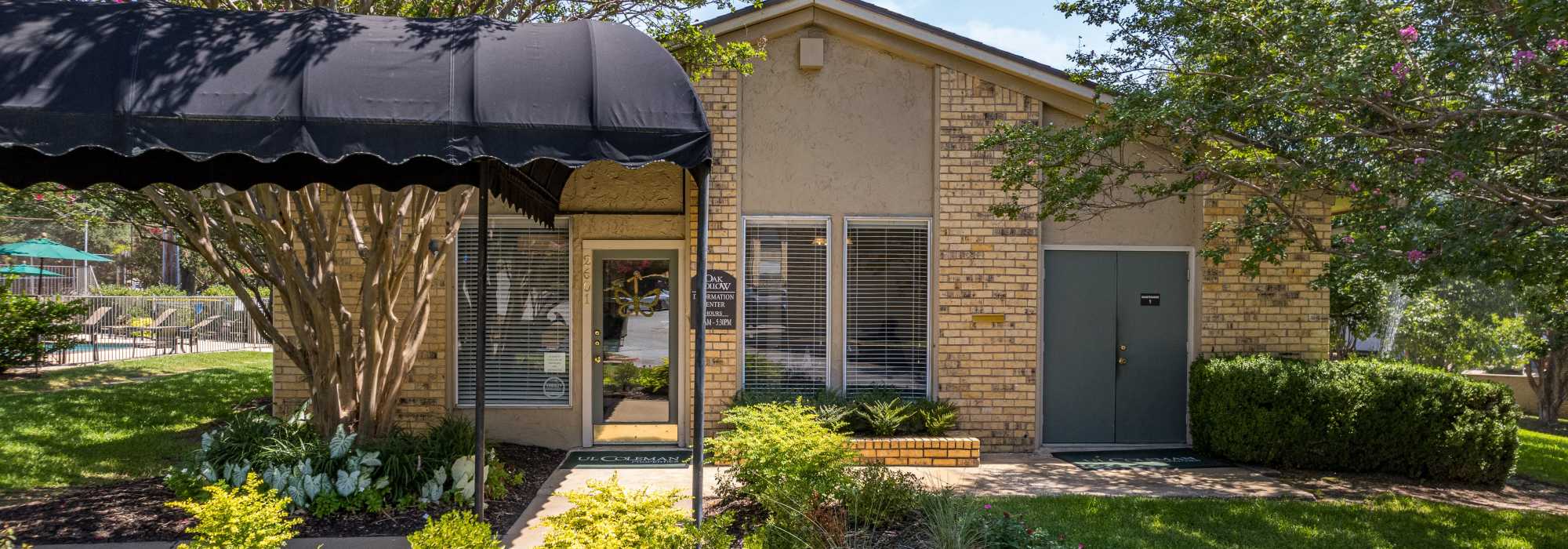 exterior of clubhouse at Oak Hollow in Longview, Texas