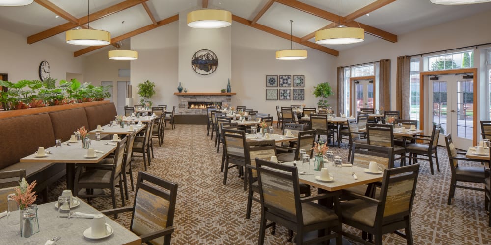 Independent living dinning room at The Springs at Clackamas Woods in Milwaukie, Oregon