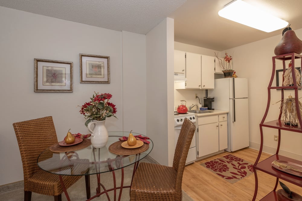 Guest suite dining and kitchen area at Campus Commons Senior Living in Sacramento, California