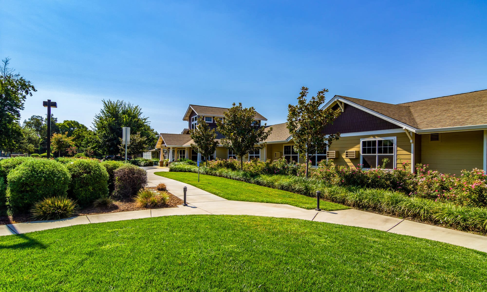Senior living at Amber Grove Place in Chico, California