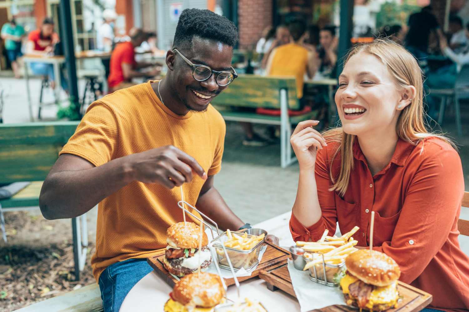 Couple eating at a restaurant near Zeta Luxury Apartments in Sacramento, California