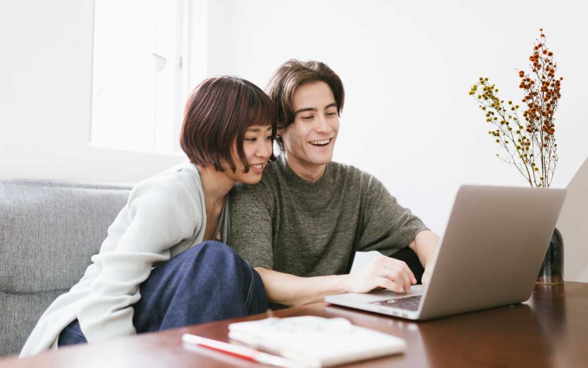Resident couple using laptop at Lakewood Manor Apartments in Rochester, New York