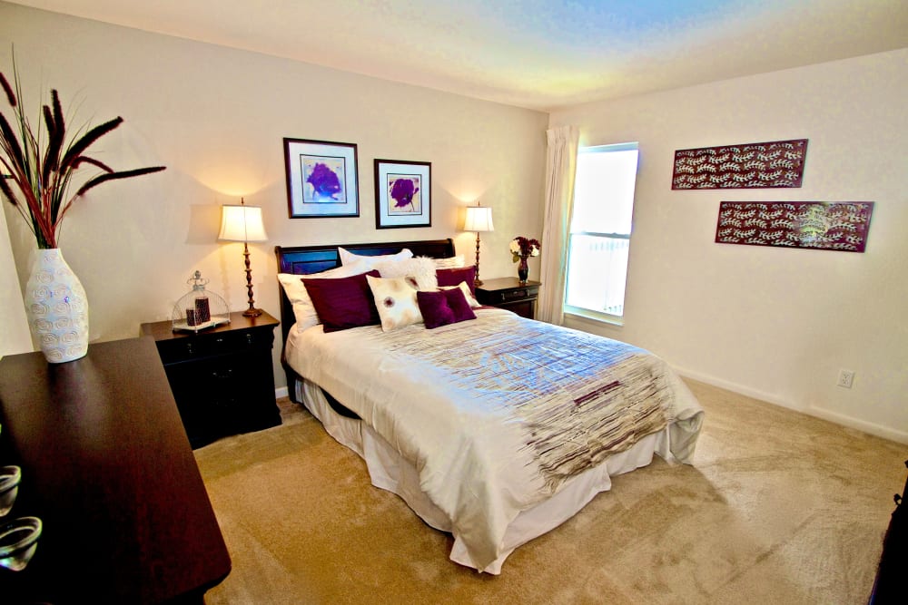 elegant bedroom at windsor lake apartments in virginia beach virginia