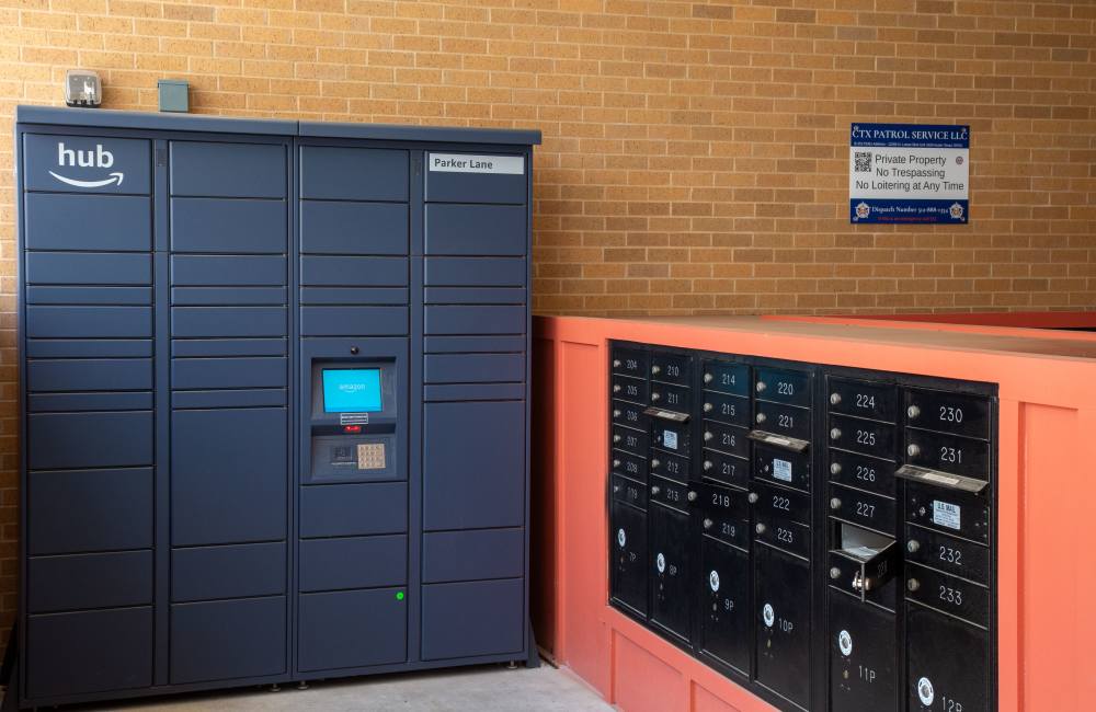 Outdoor seating at Parker Lane Apartments in Austin, Texas, 