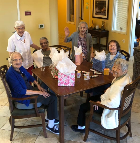 Oaks residents making gift bags for volunteers