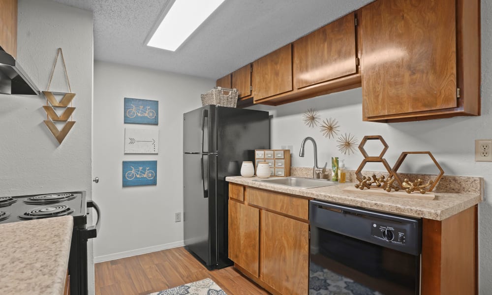 the Spacious kitchen with granite countertops and light cabinetry at Cimarron Pointe Apartments in Oklahoma City, Oklahoma