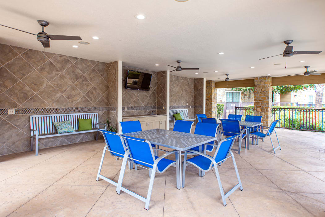 Porch with furniture at Retreat at Chelsea Park