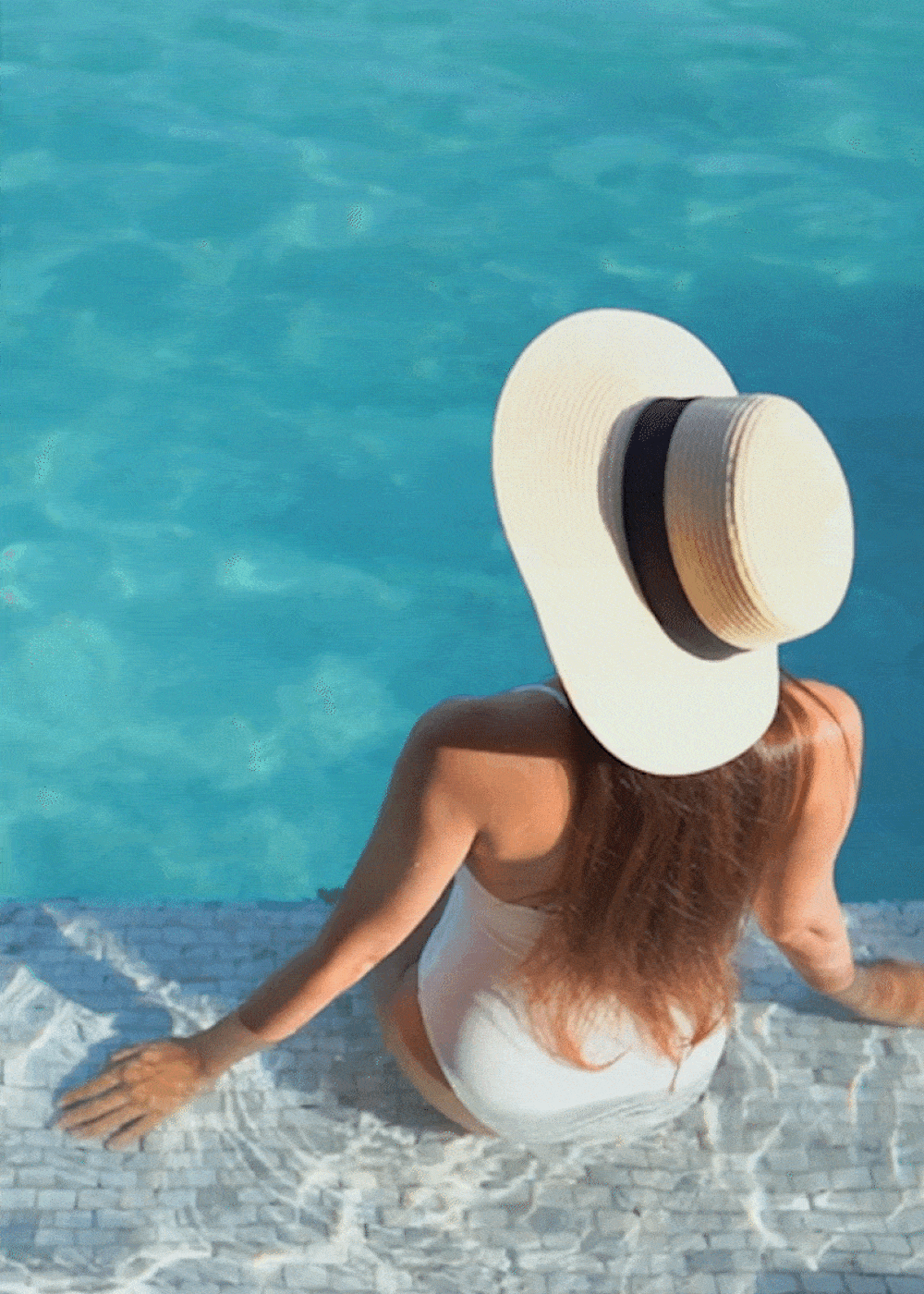 View amenities like our swimming pool at Palisades Sierra Del Oro in Corona, California