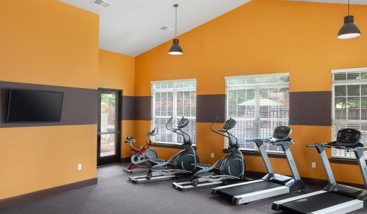 Workout facility at Cantare at Indian Lake Village in Hendersonville, Tennessee
