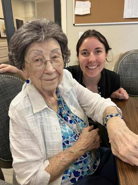 Creative moments at The Landing at Frisco! Residents enjoy jewelry making, fostering joy, creativity, and meaningful connections.