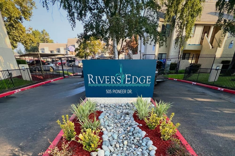 Entrance at River's Edge Apartments in Lodi, California