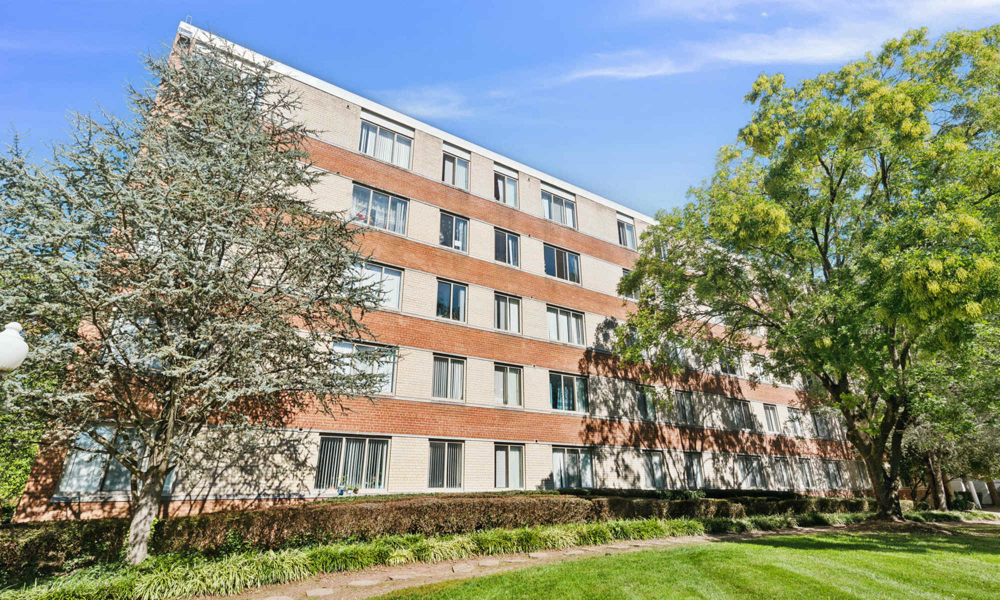 Apartments at The Jefferson, an Eagle Rock Community in Falls Church, Virginia