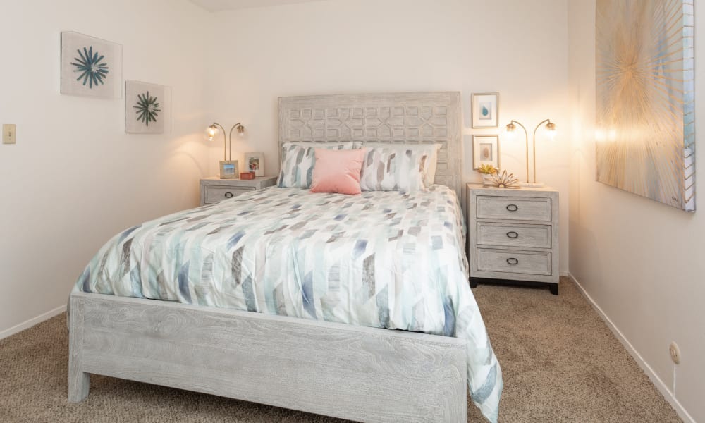 An apartment with a large bed at Mountain Village in El Paso, Texas
