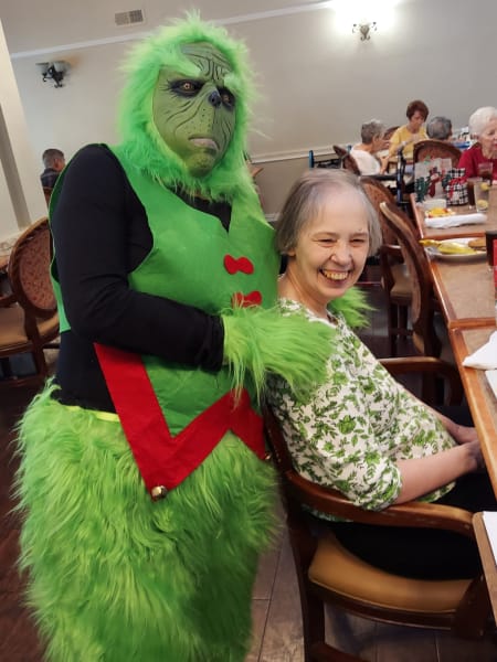 A River Park (TX) resident takes a photo with the Grinch!