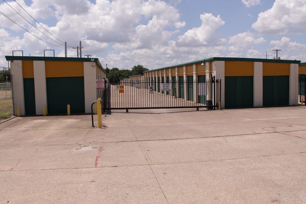 Self storage at Avid Storage in Arlington, Texas