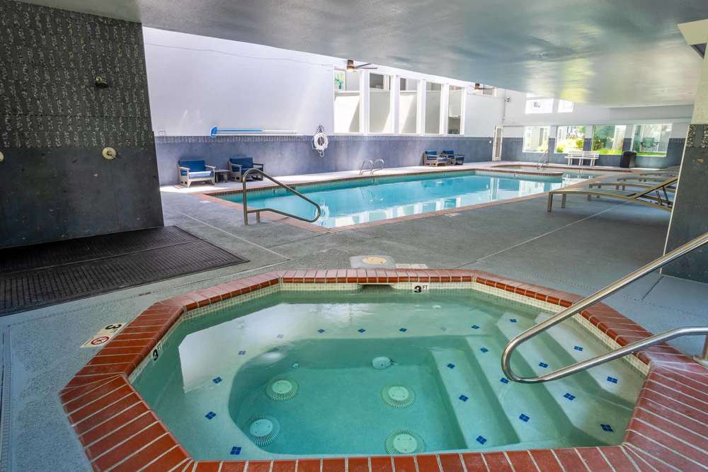 Hot tub at The Park at Cooper Point Apartments in Olympia, Washington