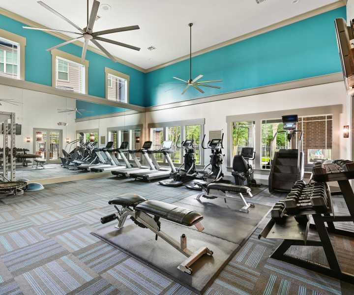 Fully-equipped fitness center at Beacon Lakes in Dickinson, Texas
