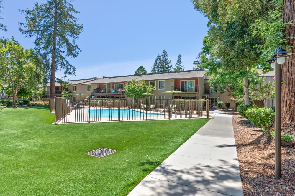 Beautiful landscaped location at Flora Condominium Rentals in Walnut Creek, California
