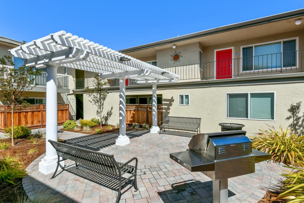 Courtyard with barbecue at Marina Haven Apartment Homes in San Leandro, California