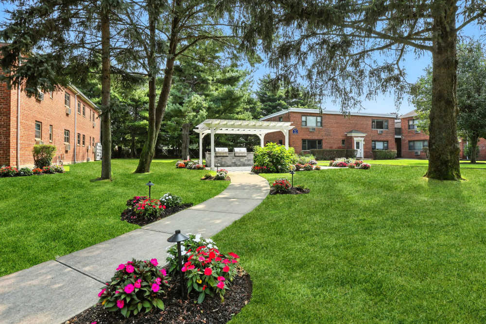 A wide park area at Eagle Rock Apartments at Hicksville/Jericho in Hicksville, New York