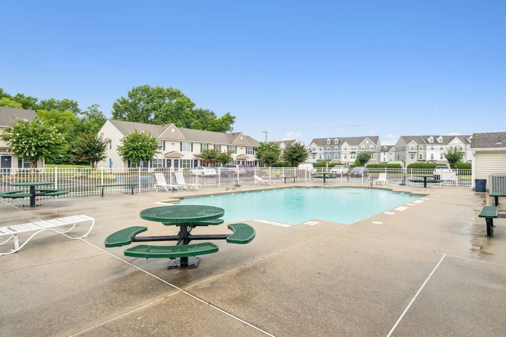 Resort-style pool at Maplewood in Chesapeake, Virginia