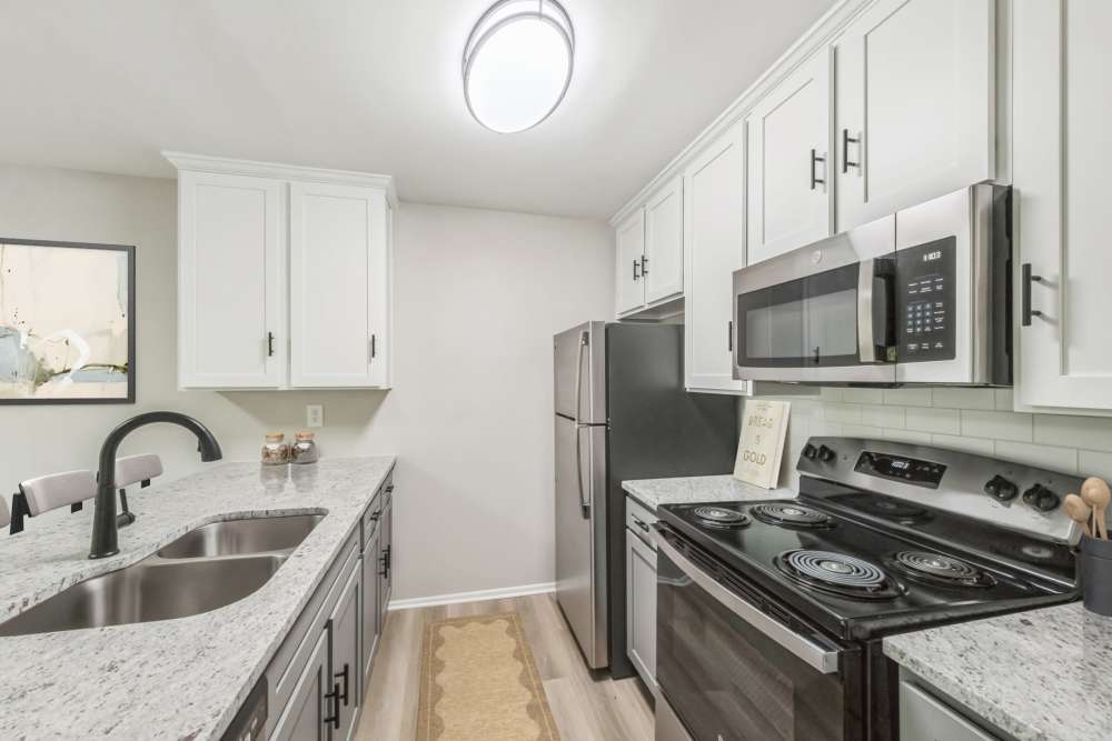 Fully-Equipped Kitchen with Stainless Steel Appliances at Eagle Rock Apartments at Columbia in Columbia, Maryland
